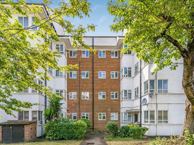 Flat for sale in London Borough of Ealing, Greater London