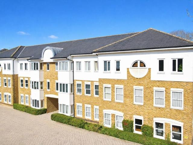 Flat for sale in Hertford, Colliers End