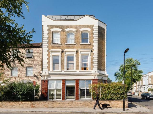 Flat for sale in Homerton, Greater London