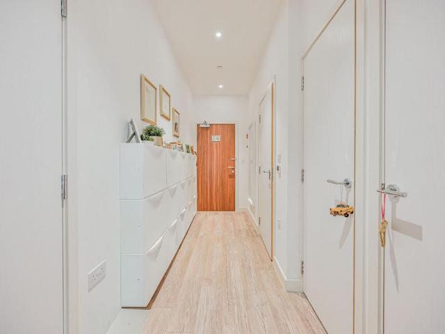 Flat for sale in Upton Park, Greater London