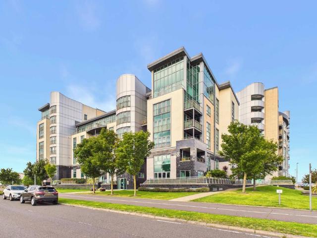 Flat for sale in Newhaven, Leith