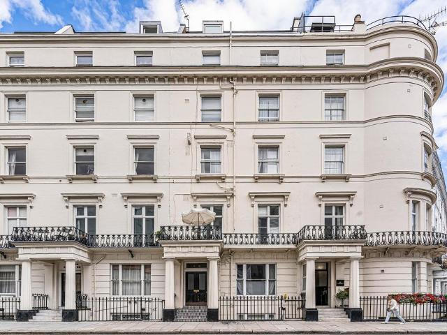 Flat for sale in City of Westminster, Greater London