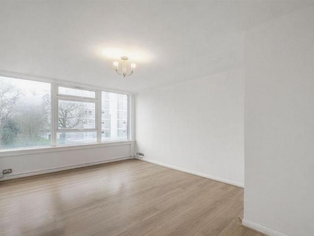 Flat for sale in Putney, Greater London