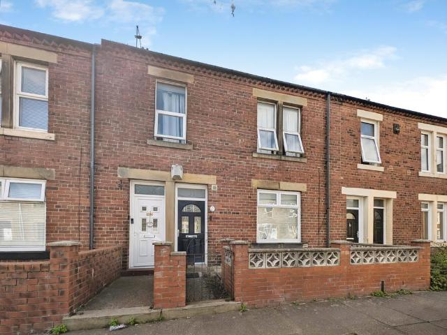 Flat for sale in Pelaw, Tyne And Wear