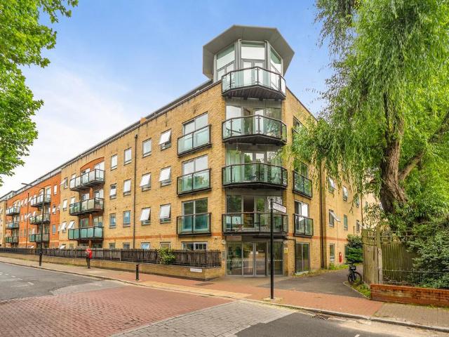 Flat for sale in Rotherhithe, Greater London