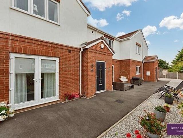 Flat for sale in Thurnscoe, South Yorkshire