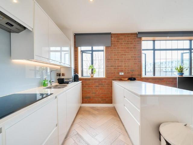 Flat for sale in Bermondsey, Greater London