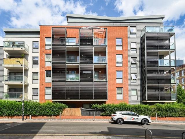 Flat for sale in Bromley-by-Bow, Limehouse