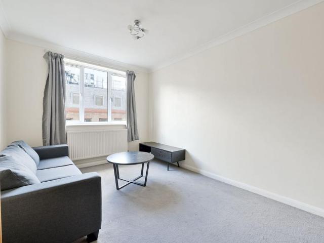Flat for sale in London Borough of Ealing, Hanwell