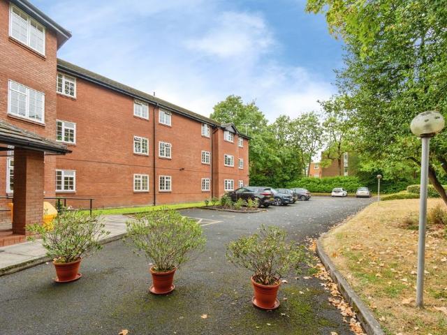 Flat for sale in Bramhall, Greater Manchester