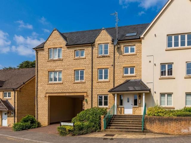 Flat for sale in St. Paul Malmesbury Without, Wiltshire