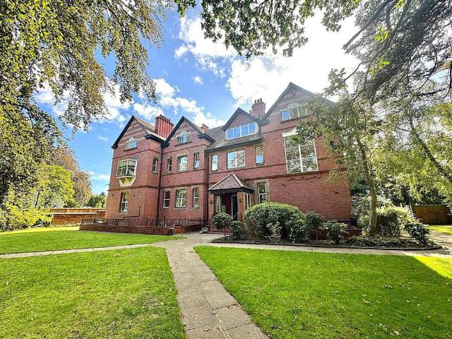 Flat for sale in West Didsbury, Manchester