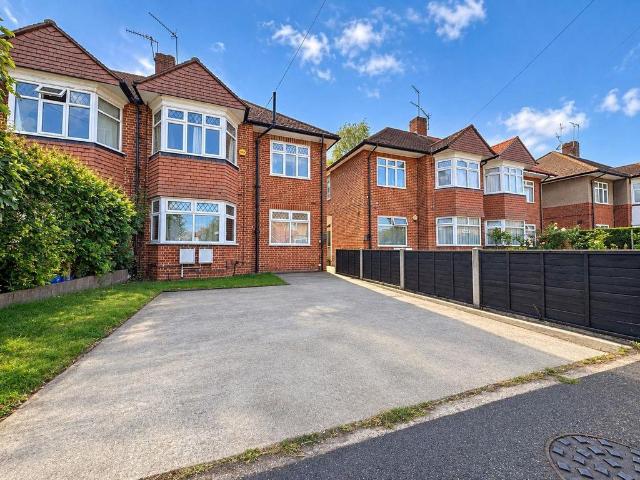 Flat for sale in London Borough of Hounslow, Greater London