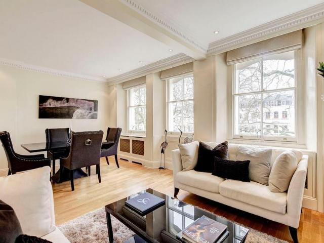 Flat for sale in Knightsbridge, Greater London