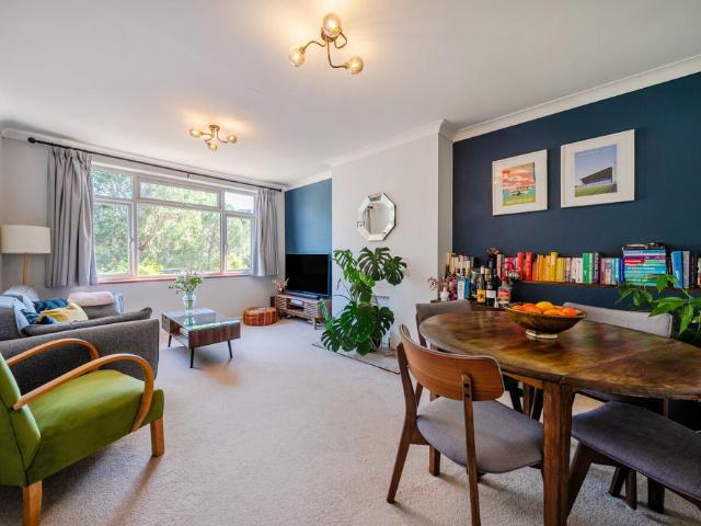 Flat for sale in London Borough of Lambeth, Greater London