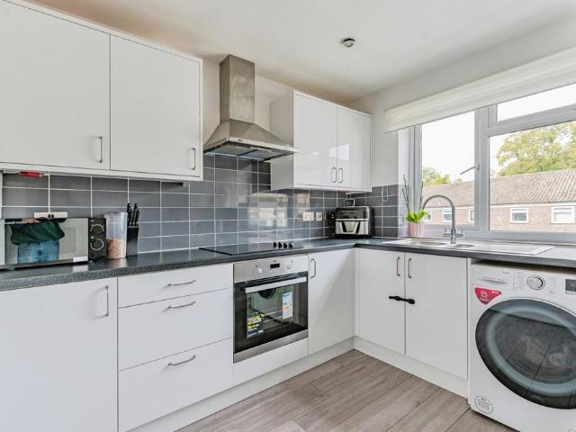 Flat for sale in London Borough of Croydon, Greater London