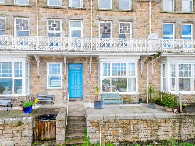 Flat for sale in Penbeagle, Cornwall