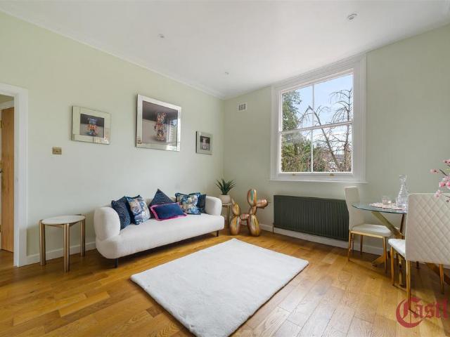Flat for sale in Shacklewell, Greater London