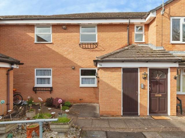 Flat for sale in Whetstone, Pinfold