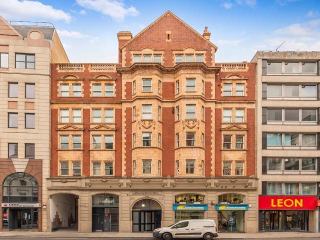 Flat for sale in Holborn, Greater London