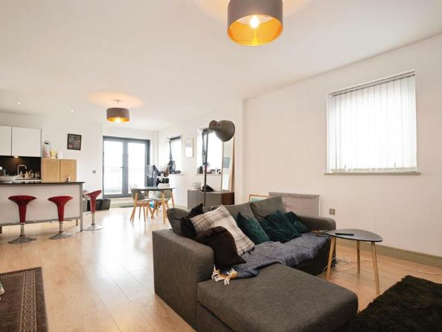Flat for sale in Cardiff Bay, Falcon Lodge
