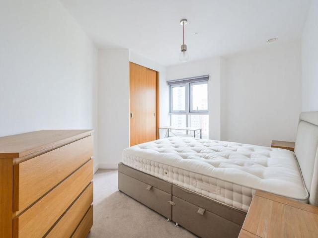 Flat for sale in Canning Town, Greater London