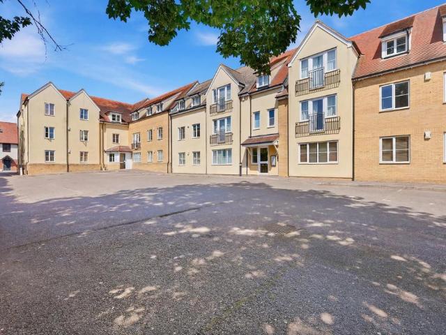 Flat for sale in Sunnymede, Billericay