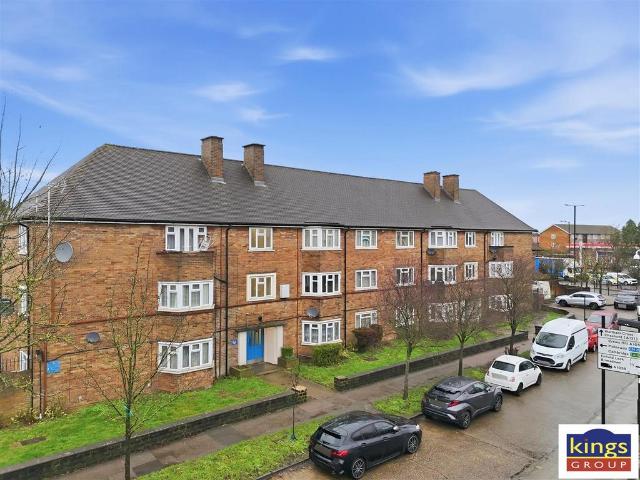Flat for sale in Freezywater, Greater London
