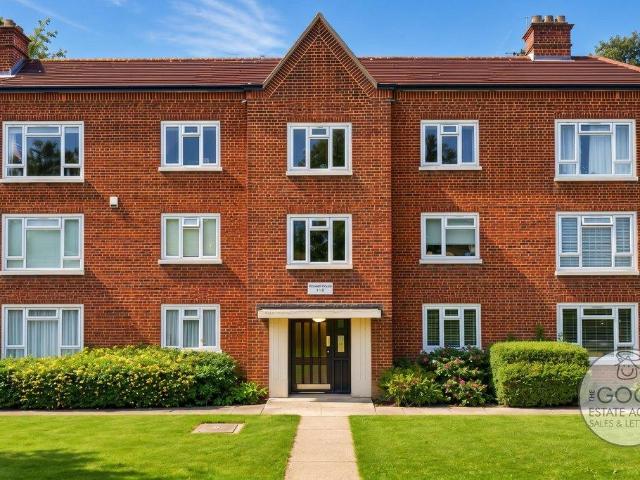 Flat for sale in Loughton, Epping Forest