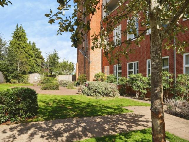 Flat for sale in Pitmaston, Worcester