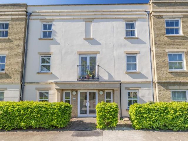 Flat for sale in The Bridge, Kent