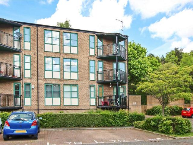 Flat for sale in Oxclose, Washington