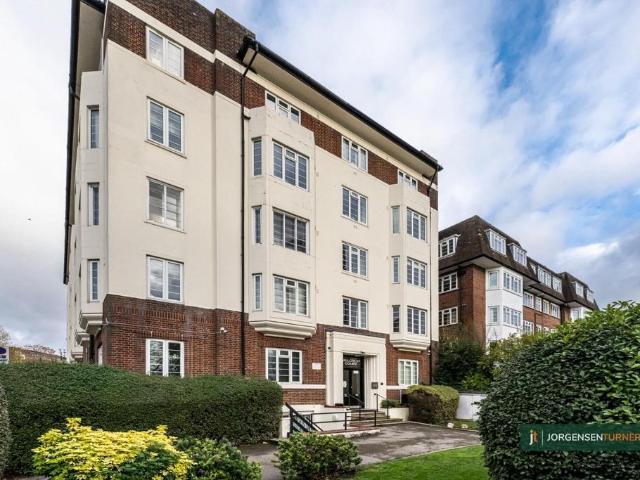 Flat for sale in Kilburn, Greater London