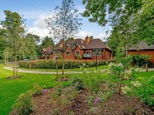 Flat for sale in Sunninghill and Ascot, South Ascot