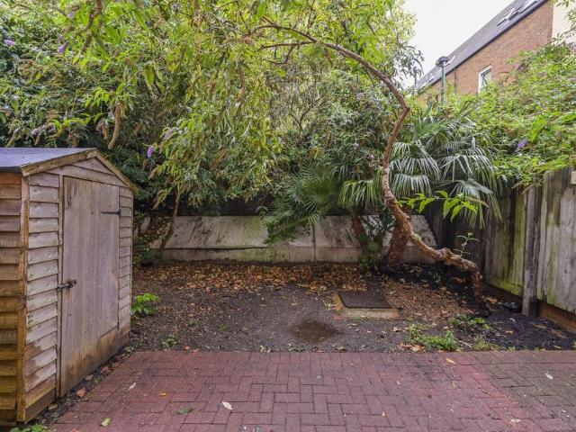 Flat for sale in Barnsbury, Greater London