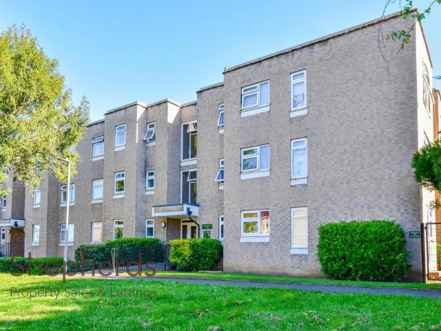Flat for sale in Broxbourne, Hertfordshire
