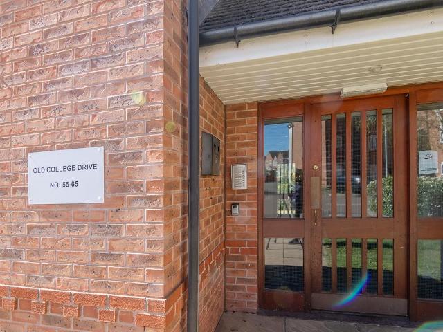 Flat for sale in Balls Hill, Hill Top