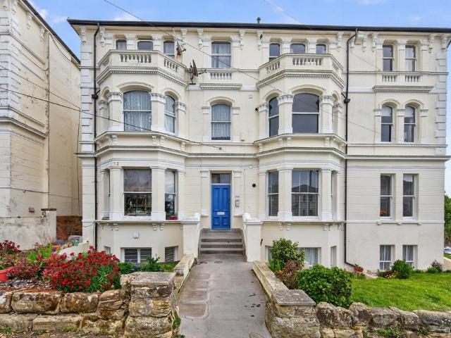 Flat for sale in Bohemia, Guestling Green