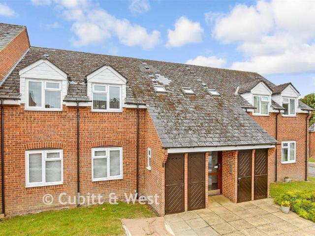 Flat for sale in Tattenham Corner, Red Hill