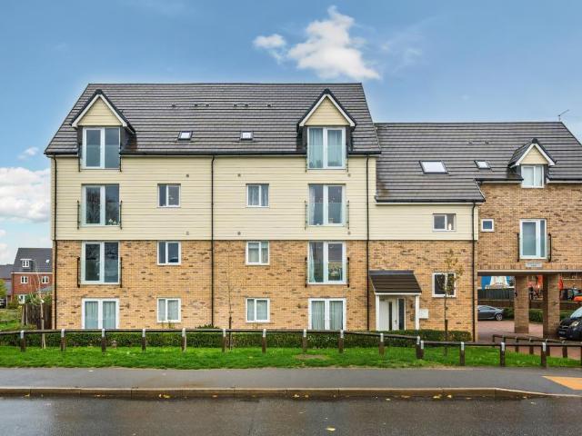 Flat for sale in Berryfield, Buckinghamshire