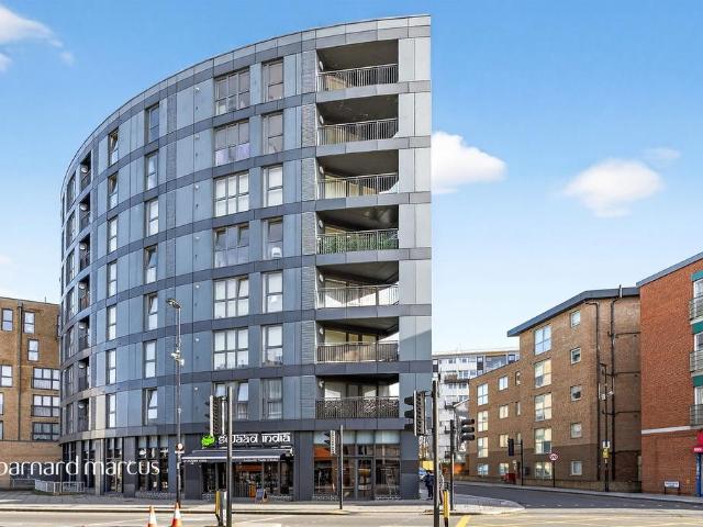 Flat for sale in London Borough of Croydon, Thornton Heath