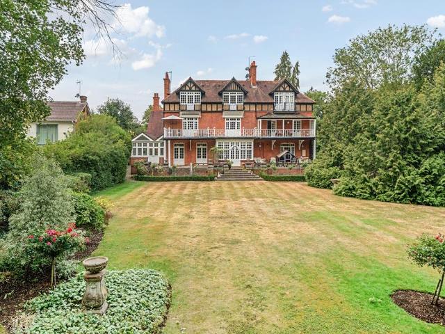 Flat for sale in Maidenhead