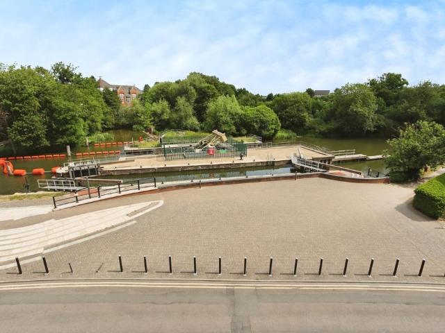 Flat for sale in Brook Street, Bourne Vale