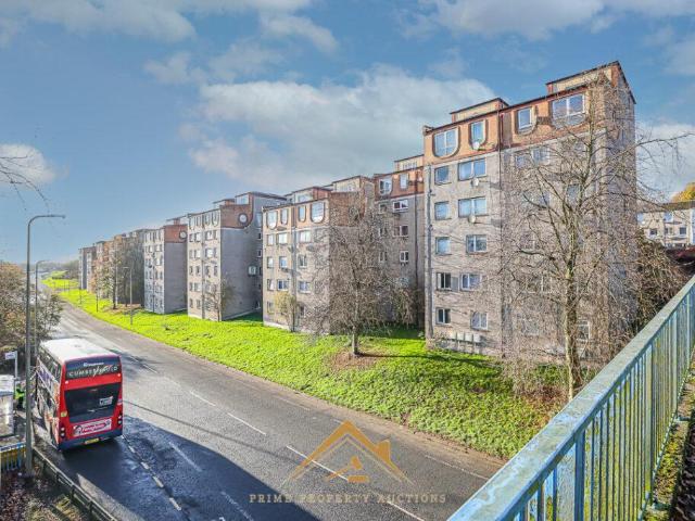 Flat for sale in Carbrain, Cumbernauld