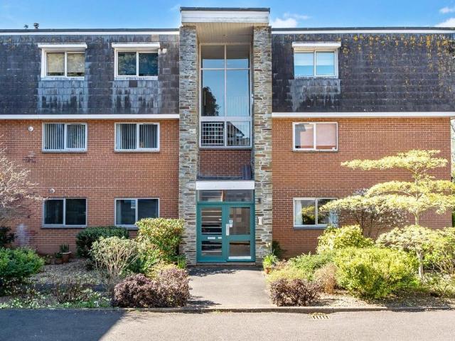 Flat for sale in Withycombe, Budlake