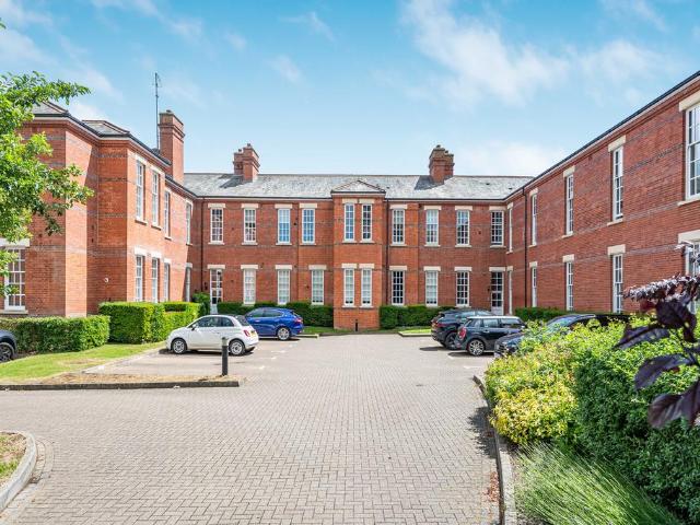 Flat for sale in Napsbury Park, St Albans