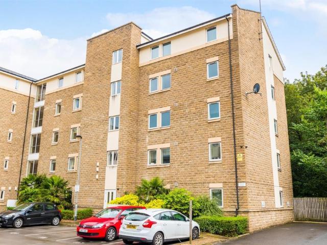 Flat for sale in Horsforth Woodside, Leeds