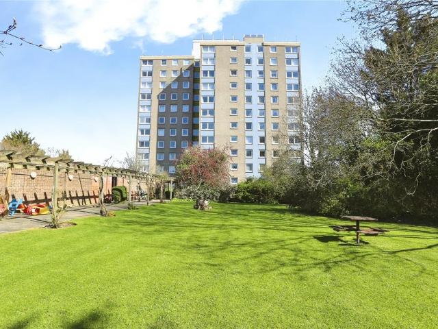 Flat for sale in Penge, Greater London