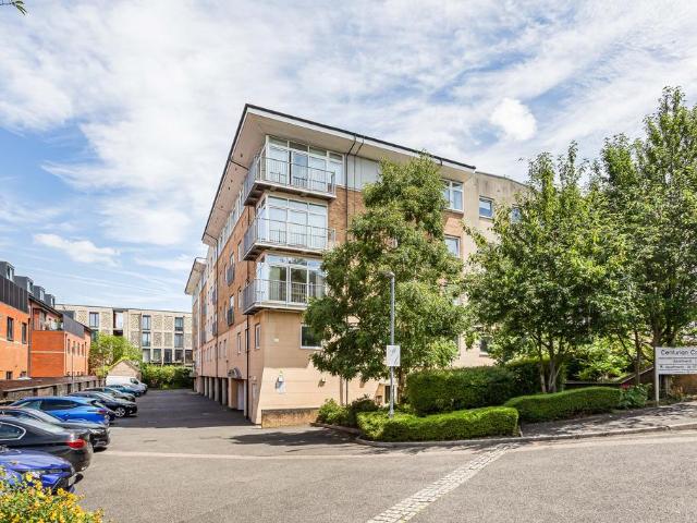 Flat for sale in St Albans, Five Acres
