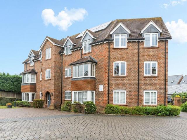 Flat for sale in Highwood, Horsham